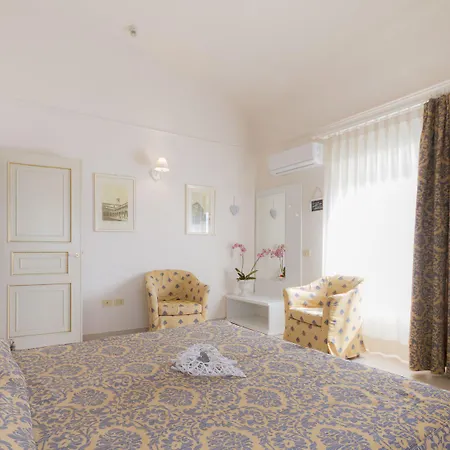 酒店 Parisi Grand 4*