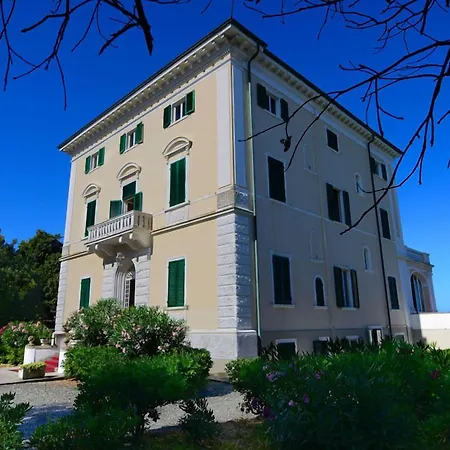 Parisi Grand 酒店 4*