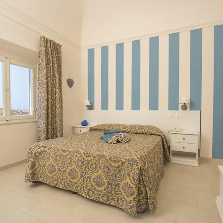 מלון Parisi Grand 4*