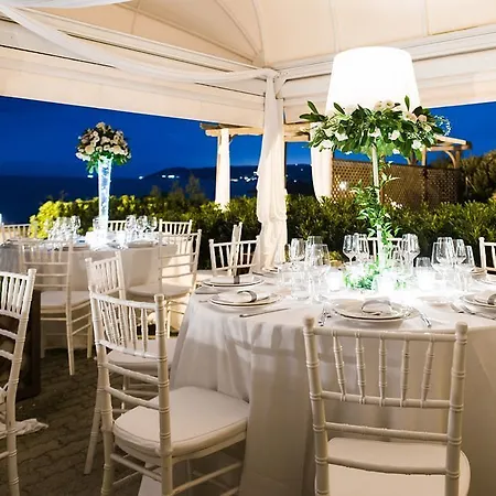 Parisi Grand מלון 4*