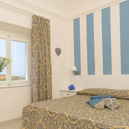 Parisi Grand מלון 4*