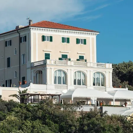 מלון Parisi Grand 4*